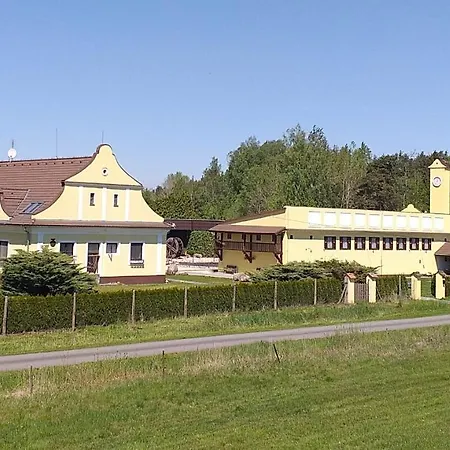 Blatsky Dvur 아파트호텔 Veselí nad Lužnicí
